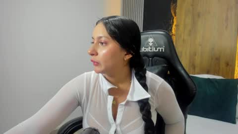 Snapshot of kira_relish chatting on 8, 4, 2026 K I R A online show from 8, 4, 2026
