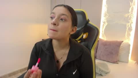 Snapshot of kira_relish chatting on 9, 4, 2026 K I R A online show from 9, 4, 2026