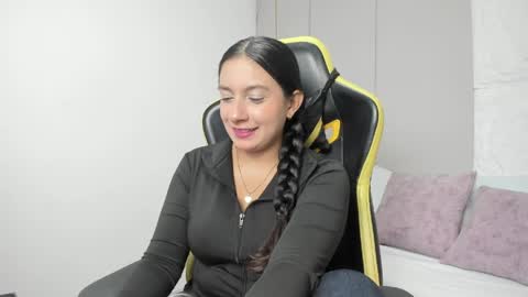 Snapshot of kira_relish chatting on 27, 4, 2026 K I R A online show from 27, 4, 2026
