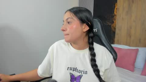 Snapshot of kira_relish chatting on 8, 5, 2026 K I R A online show from 8, 5, 2026
