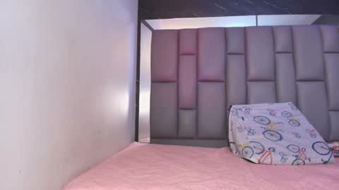 Snapshot of kissme_luna chatting on 18, 11, 2025 BELLA FLAME online show from 18, 11, 2025