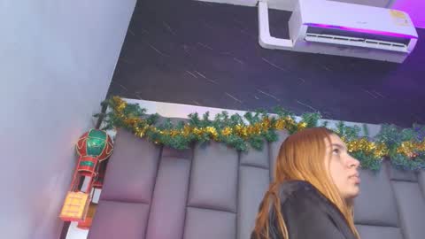 Snapshot of kissme_luna chatting on 2, 12, 2025 BELLA FLAME online show from 2, 12, 2025