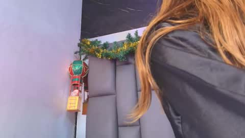 Snapshot of kissme_luna chatting on 3, 12, 2025 BELLA FLAME online show from 3, 12, 2025