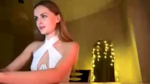 Snapshot of kissnova_ chatting on 19, 9, 2025 Emma online show from 19, 9, 2025