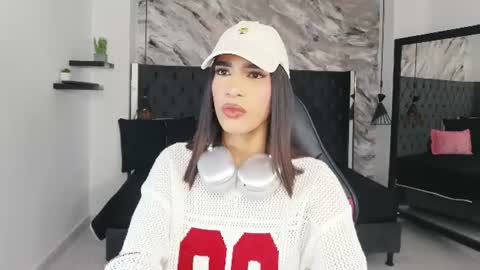 Snapshot of kitty_collins_ chatting on 9, 6, 2026 Kitty online show from 9, 6, 2026