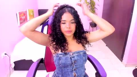 Snapshot of kitty_doll_squirt chatting on 5, 10, 2025 kitty_doll_squirt online show from 5, 10, 2025