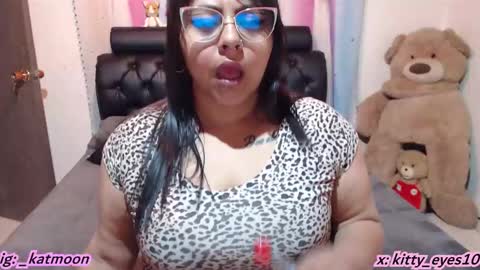 Snapshot of kitty_eyes chatting on 15, 1, 2025 kitty online show from 15, 1, 2025