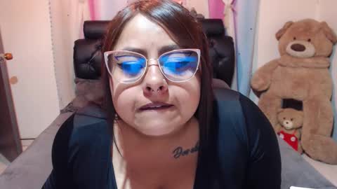 Snapshot of kitty_eyes chatting on 18, 9, 2025 kitty online show from 18, 9, 2025