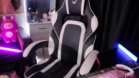 Snapshot of kitty_goth chatting on 3, 8, 2026 Hey Im Ellie if you like me and like my show give me a thumbs up hehe online show from 3, 8, 2026