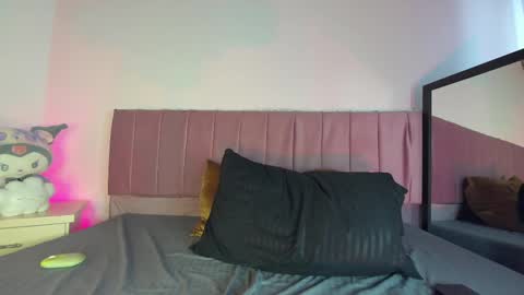 Snapshot of kitty_kryss chatting on 11, 10, 2025 kitty_kryss online show from 11, 10, 2025
