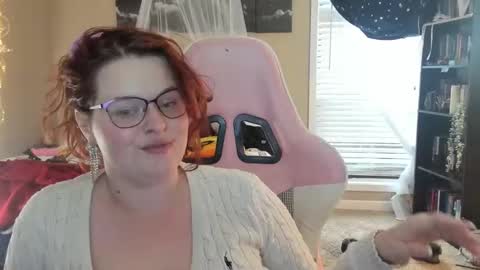 Snapshot of kitty_luxexxx chatting on 6, 1, 2025 Bella Kitty Luxe online show from 6, 1, 2025