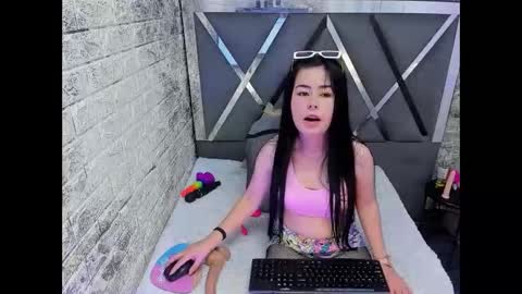 kitty_small69 online show from 28, 4, 2026