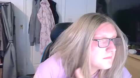 KittyEmerald online show from 8, 6, 2026