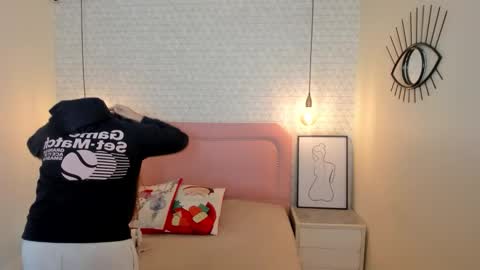  K I T T  Y  online show from 22, 12, 2025