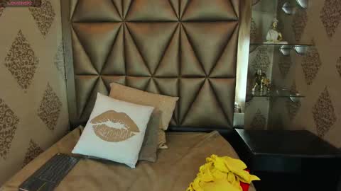 kittyvelvet_ online show from 7, 3, 2025
