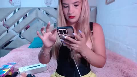 Snapshot of kittyzevee_ chatting on 24, 2, 2025 kittyzevee_ online show from 24, 2, 2025