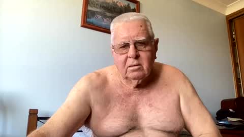 Snapshot of knights2001 chatting on 6, 1, 2025 Aussiedude online show from 6, 1, 2025