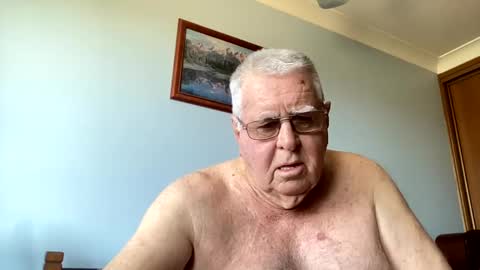 Snapshot of knights2001 chatting on 25, 2, 2025 Aussiedude online show from 25, 2, 2025