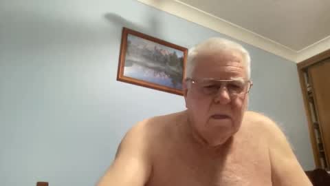 Snapshot of knights2001 chatting on 27, 9, 2025 Aussiedude online show from 27, 9, 2025