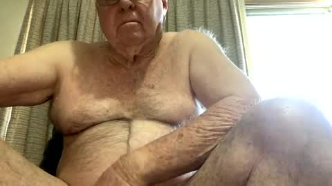 Snapshot of knights2001 chatting on 20, 7, 2026 Aussiedude online show from 20, 7, 2026