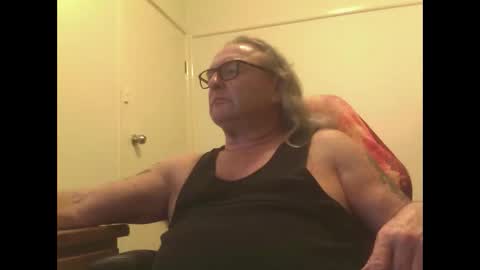 Snapshot of knobout chatting on 23, 4, 2026 knobout online show from 23, 4, 2026
