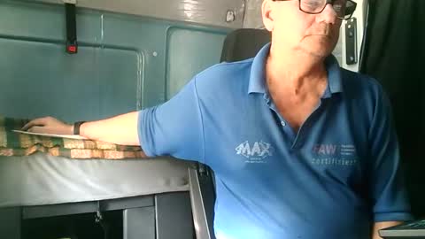 Snapshot of komputer123456789 chatting on 27, 9, 2025 Bogdan online show from 27, 9, 2025