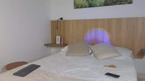 Snapshot of kris_kane chatting on 20, 10, 2025 kriss online show from 20, 10, 2025