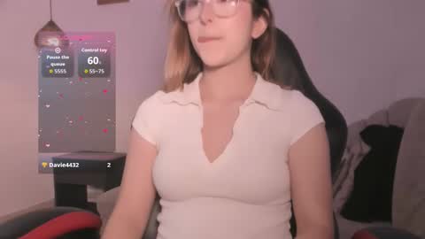 Snapshot of kristal_joi_dl chatting on 5, 10, 2025 kristal online show from 5, 10, 2025