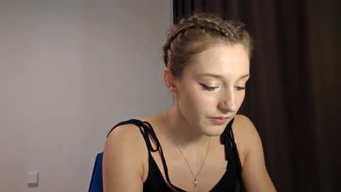 Snapshot of kristandaty chatting on 9, 2, 2026 kristandaty online show from 9, 2, 2026