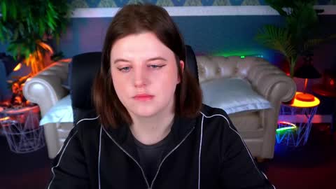 kristifoxy online show from 12, 4, 2026