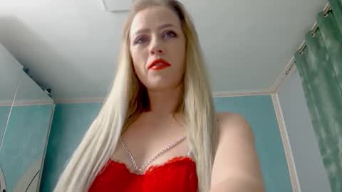 Snapshot of krystal_desire chatting on 25, 2, 2026 krystal desire online show from 25, 2, 2026