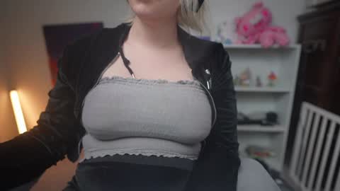 Snapshot of krystalsyxx chatting on 21, 1, 2025 Krystal Syx online show from 21, 1, 2025