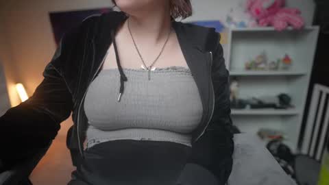 Snapshot of krystalsyxx chatting on 4, 3, 2025 Krystal Syx online show from 4, 3, 2025