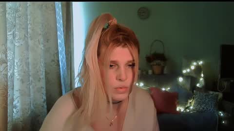 Snapshot of kudesnizza chatting on 25, 2, 2025 Annika MTF ts post -op online show from 25, 2, 2025