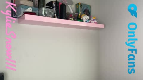 Snapshot of kyliesnowxxx chatting on 26, 5, 2026 Kylie Snow online show from 26, 5, 2026
