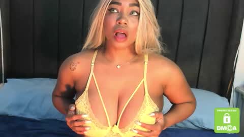 kylie white boobs online show from 3, 12, 2025