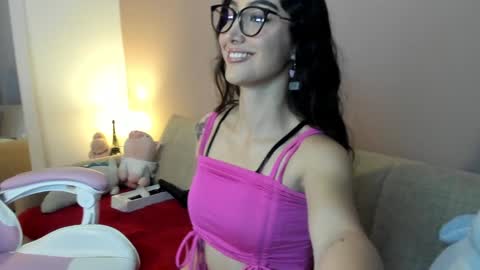 Snapshot of kymgiraldo8 chatting on 17, 12, 2024 Kym Giraldo online show from 17, 12, 2024