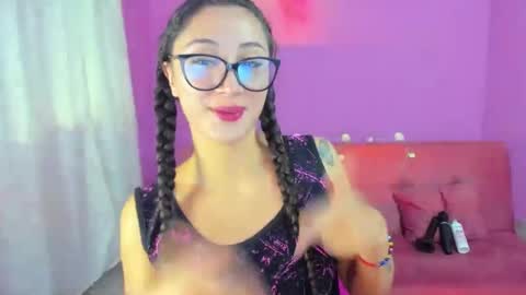 Snapshot of kymgiraldo8 chatting on 24, 9, 2025 Kym Giraldo online show from 24, 9, 2025