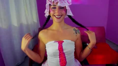 Snapshot of kymgiraldo8 chatting on 1, 11, 2025 Kym Giraldo online show from 1, 11, 2025