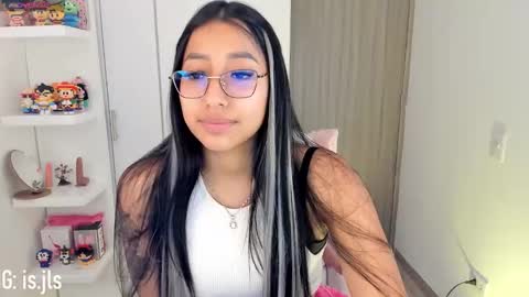 Snapshot of kyy_isa chatting on 4, 10, 2025 IG online show from 4, 10, 2025