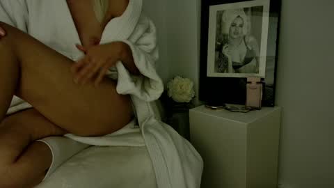 Sara Bella  online show from 1, 12, 2024