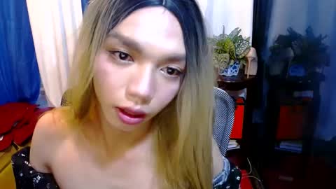 Snapshot of la_ura chatting on 10, 1, 2025 Laura online show from 10, 1, 2025