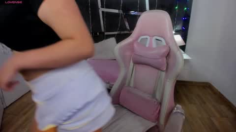  L A R A   online show from 13, 12, 2024