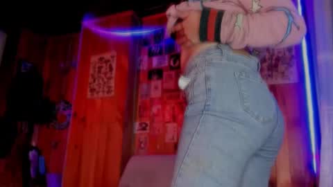 Laary Lily  online show from 14, 2, 2025