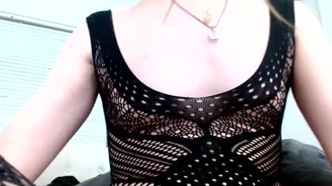 Lacey Phoenix online show from 8, 3, 2025