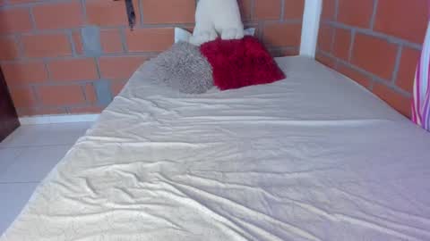 Akyra  online show from 4, 2, 2025