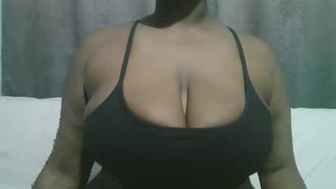 Snapshot of lady_dearra chatting on 15, 9, 2025 lady_dearra online show from 15, 9, 2025