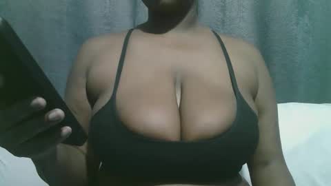 Snapshot of lady_dearra chatting on 18, 9, 2025 lady_dearra online show from 18, 9, 2025
