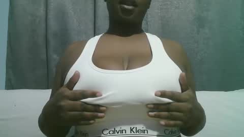 Snapshot of lady_dearra chatting on 26, 9, 2025 lady_dearra online show from 26, 9, 2025