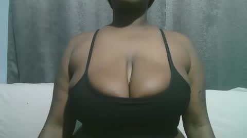 Snapshot of lady_dearra chatting on 28, 9, 2025 lady_dearra online show from 28, 9, 2025